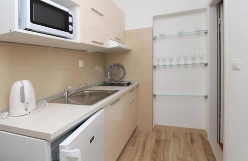 Istok Apartment | Apartment Tattoo - modern & free parking: SA3(3) - Makarska, Riviera Makarska, Croatia