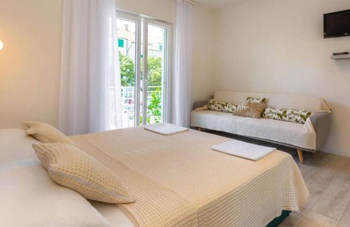 Istok Apartment | Apartment Tattoo - modern & free parking: SA2(3) - Makarska, Riviera Makarska, Croatia