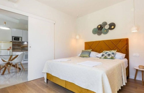 Istok Apartment | Apartment Tattoo - modern & free parking: A1(2+1) - Makarska, Riviera Makarska, Croatia
