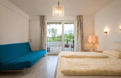 Lahnstein auf der Hohe Apartment | Apartment Terrassenwohnung am Kurpark by Interhome