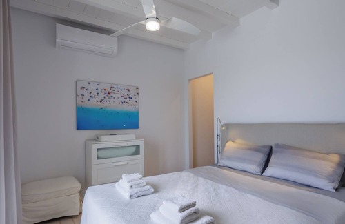 Antiparos Apartment | Apartment 'The Gallery Home - Family' with Sea View, Wi-Fi and Air Conditioning