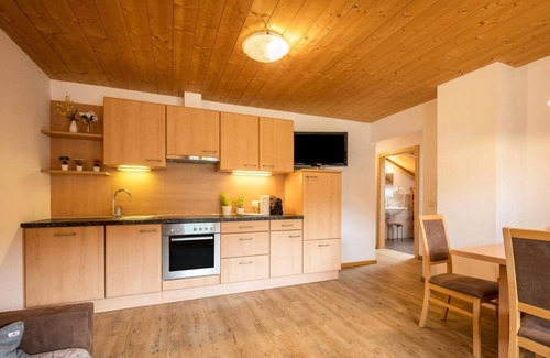 Feldthurns Apartment | Apartment "Toni Kathrin" with Mountain View, Shared Sauna and Garden