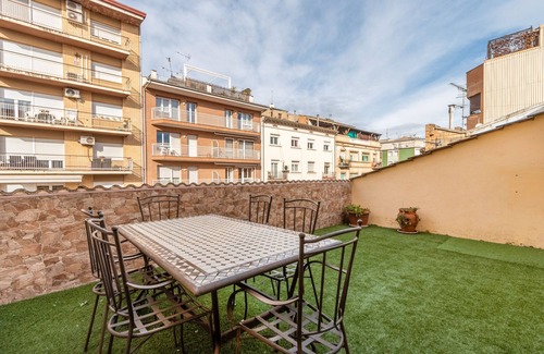 Tremp Apartment | Apartment 'Tremp' with Mountain View, Wi-Fi and Air Conditioning