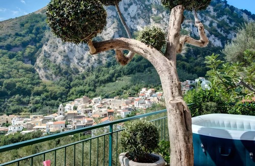 Nerano Apartment | Apartment 'Ulivello House' with Sea View, Wi-Fi and Air Conditioning