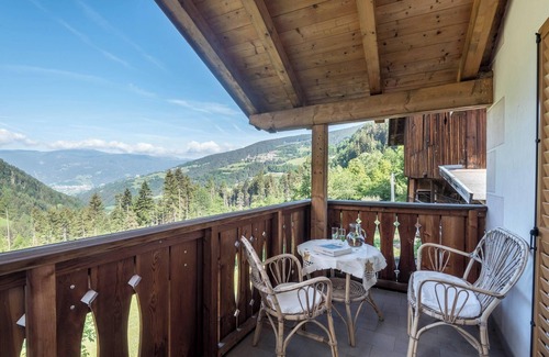 Laion Apartment | Apartment "Unterspisserhof App Sonnenblume" with Mountain View, Garden & Wi-Fi