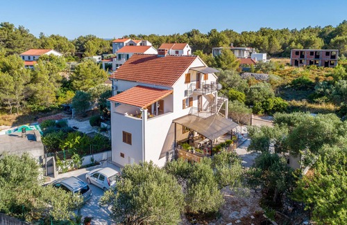 Cove Makarac (Milna) Apartment | Apartment Vesna (72231-A1) - Milna - island Brac