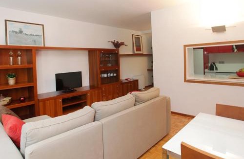La Vila Olimpica del Poblenou Apartment | Apartment Vila Olimpica Pamplona by Interhome