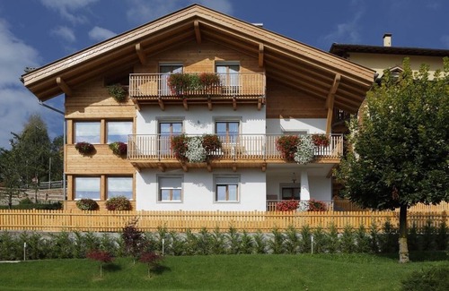 Carano Apartment | Apartment 'Villa Prafiori Anemone' with Mountain View, Shared Garden, Balcony & Wi-Fi