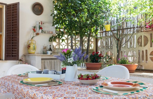 Conversano Apartment | Apartment 'Villa Rosa, Relax Place' with Sea View, Wi-Fi and Air Conditioning