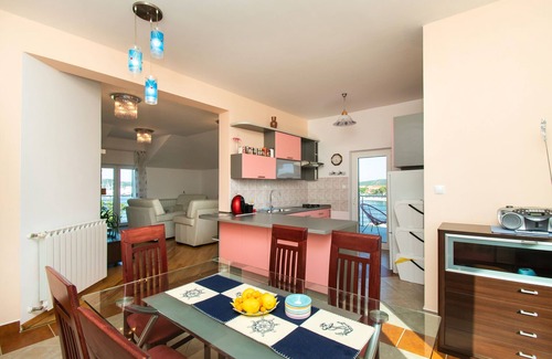 Murter Apartment | Apartment Villa Zlatna (96131-A1) - Betina