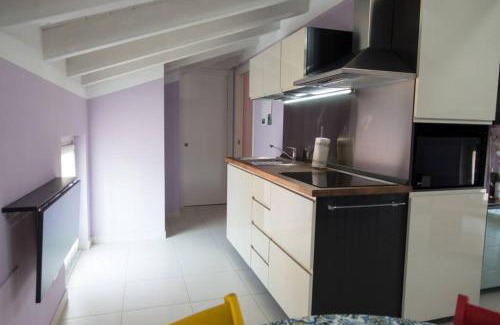 Arona Apartment | Apartment Viole, cozy attic set in the old town next to the lake
