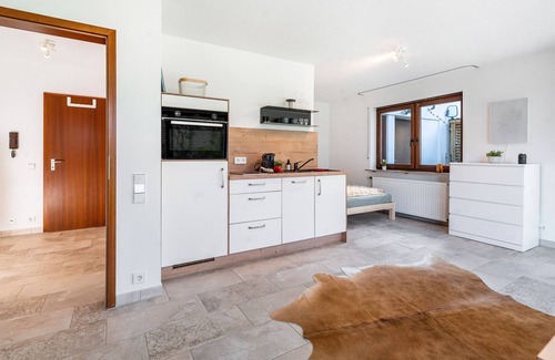 Friolzheim Apartment | Apartment 'Vollausgestattete' with Private Terrace, Private Garden and Wi-Fi
