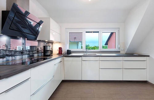 Hach Apartment | Apartment 'Weinbergblick' with Balcony and Wi-Fi