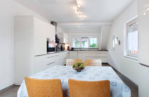 Hach Apartment | Apartment 'Weinbergblick' with Balcony and Wi-Fi