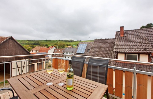 Hach Apartment | Apartment 'Weinbergblick' with Balcony and Wi-Fi