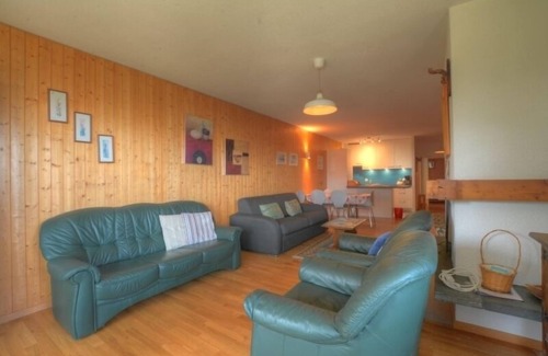 Anzere Apartment | Apartment with 1 bedroom with 2 single beds, 1 bedroom with a double bed, 2 bathrooms with bath and