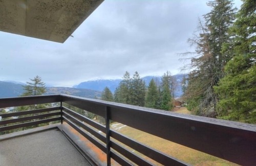 Anzere Apartment | Apartment with 1 bedroom with 2 single beds, 1 bedroom with a double bed, 2 bathrooms with bath and