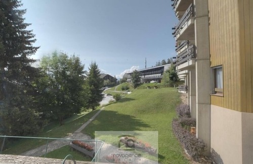 Monteiller Apartment | Apartment with 1 bedroom with 2 single beds, 1 bathroom/WC und 1 shower/WC. Living room with 1 cupbo