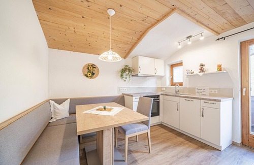 Moosen Apartment | Apartment with ski storage room and balcony
