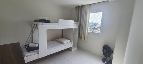 Praia do Morro Apartment | Apartment with balcony 500m from the beach EMZ0504