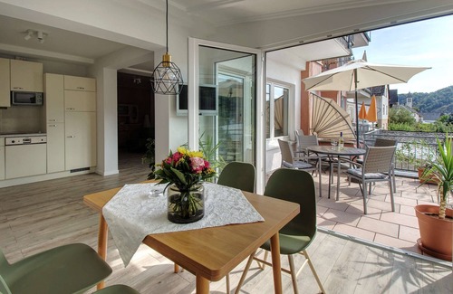 Bullay House | Apartment with balcony directly on the banks and with a view of the Moselle
