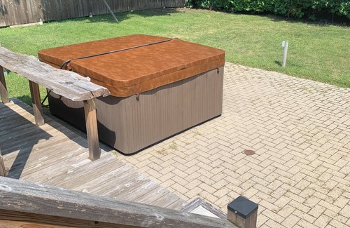 Les Maskoutains Regional County Municipality Apartment | Apartment with Hot Tub and Backyard. Free Parking.