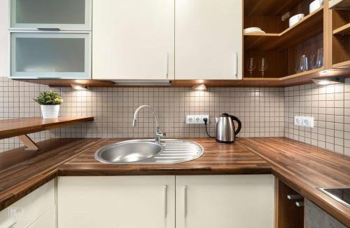 Kaunas Apartment | Apartment with cozy balcony by URBAN RENT