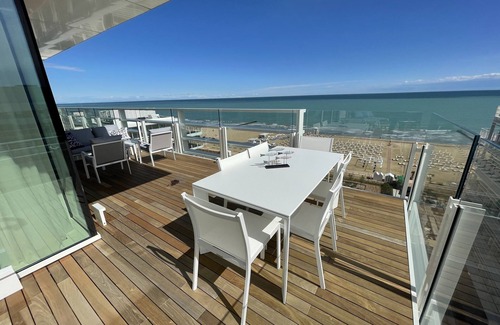 Jesolo Apartment | Apartment with direct sea view, private beach, SPA, gym, 5 pools