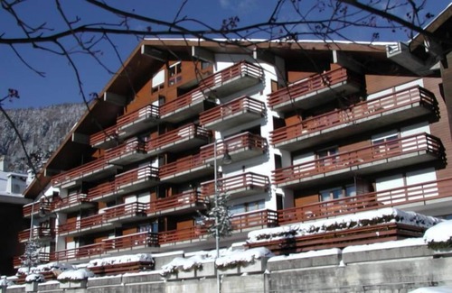 Anzere Apartment | Apartment with entrance corridor, 1 bedroom with 2 single beds, 1 bedroom with 2 bunk beds, 1 bathro