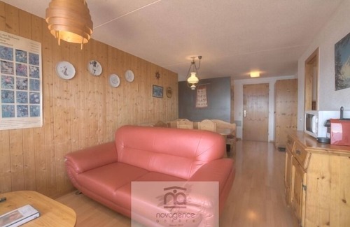 Anzere Apartment | Apartment with entrance corridor with 1 bunk beds, 1 bedroom with 2 single beds is separated from th