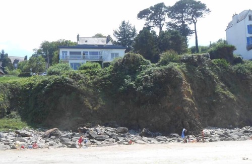 Douarnenez Apartment | Apartment with garden and amazing view of the bay - Direct access to the beach