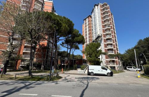Lignano Pineta Apartment | Apartment with stunning sea view - Wi-Fi, free parking, large terrace and comfort