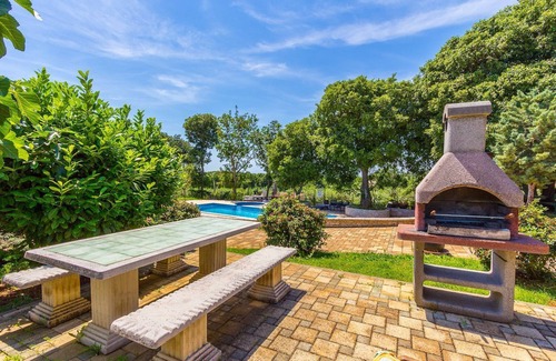 Valtura Apartment | Apartment with large pool, volleyball court, table tennis and table football