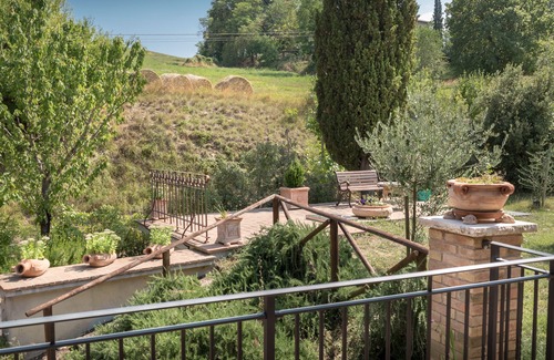 San Presto Apartment | Apartment with private kitchen and swimming pool in the park of Mount Subasio