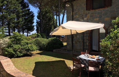 Piegaro Apartment | Apartment with private garden and infinity pool, perfect for daily town trips