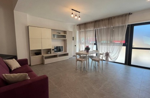 Saronno Apartment | Apartment with separate entrance 6 beds