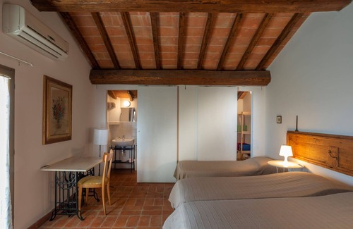 Laterina Apartment | Apartment with stunning views of the medieval town of Laterina, swimming pool ,wi-fi, and on-site re