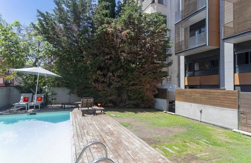 El Putget i Farro Apartment | Apartment with terrace and pool near Park Güell
