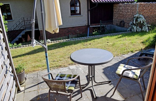 Lauterbach Apartment | Apartment with Terrace 02 - Guesthouse Captain Winston