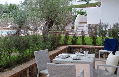 Villammare Apartment | Apartment with terrace. Shared pool. 150 metres from beach