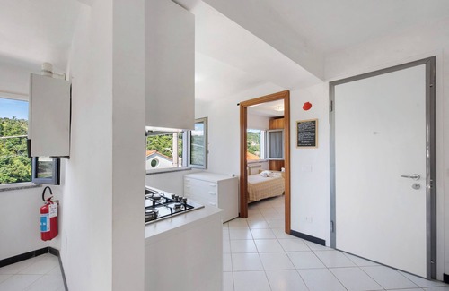 Celle Ligure Apartment | Apartment 'Zafferano Suites - Origano' with Sea View, Shared Garden and Wi-Fi