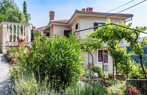 Vrbnik Apartment | Apartment Zahija