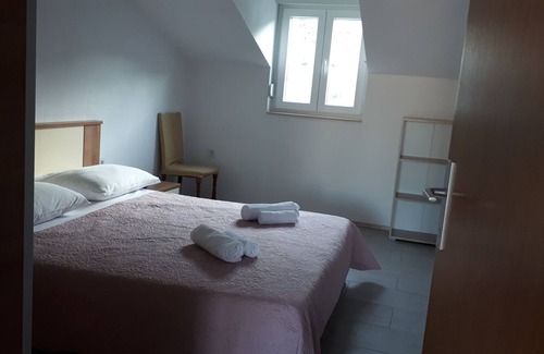 Metajna Apartment | Apartments and Rooms Magdalena (75321-A2) - Metajna - island Pag