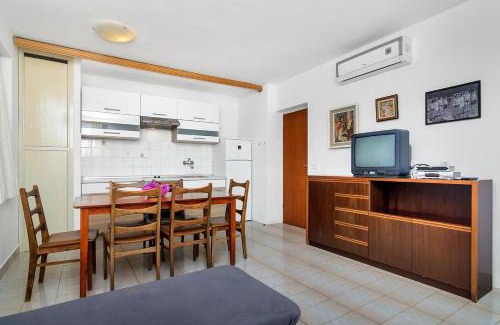 Pokrivenik Apartment | Apartments by the sea Cove Pokrivenik, Hvar - 5231