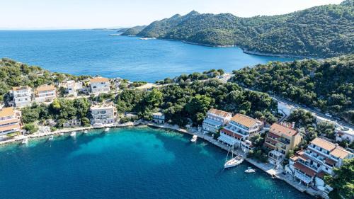 Zaklopatica Apartment | Apartments by the sea Zaklopatica, Lastovo - 8342