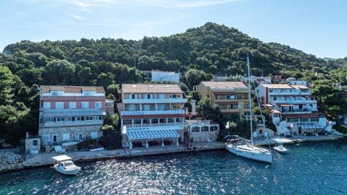 Zaklopatica Apartment | Apartments by the sea Zaklopatica, Lastovo - 8342