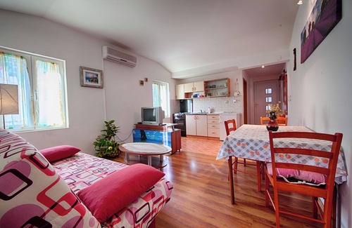 Komiza Apartment | Apartments Dina (117411-A2) - Komiza - island Vis