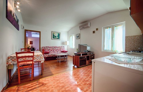 Komiza Apartment | Apartments Dina (117411-A2) - Komiza - island Vis