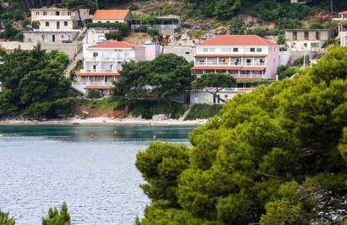 Saplunara Apartment | Apartments Franka Saplunara-One-Bedroom Apartment with Terrace and Sea View No 3