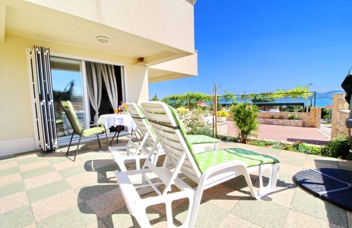 Drace Apartment | Apartments Gusti - Studio Apartment with Terrace and Sea View